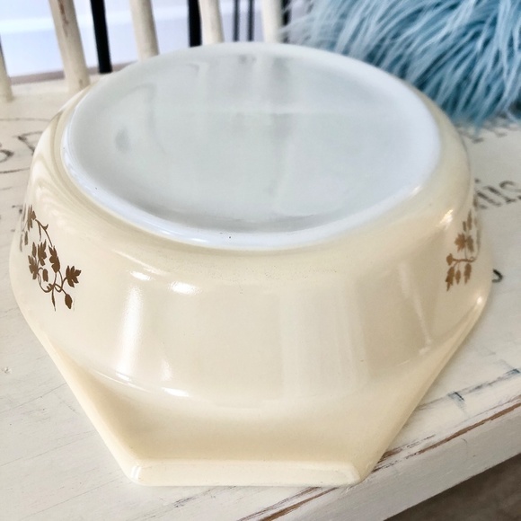 Pyrex, Vintage, Golden Acorn, Oak Leaf, Pattern 1.5 Qt, Divided, Casserole Dish - Picture 7 of 8